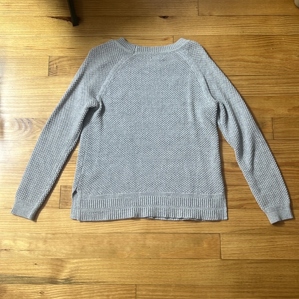 Old Navy Women’s Gray Knitted Sweater size Large - Picture 3 of 3